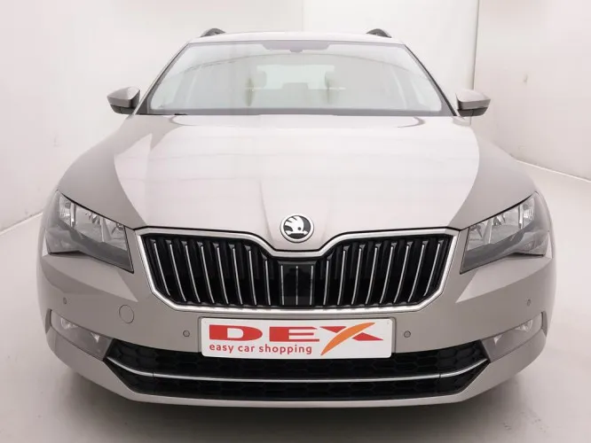 Skoda Superb 1.6 TDi 120 Combi Ambition + GPS + Camera + Winter Pack Image 2